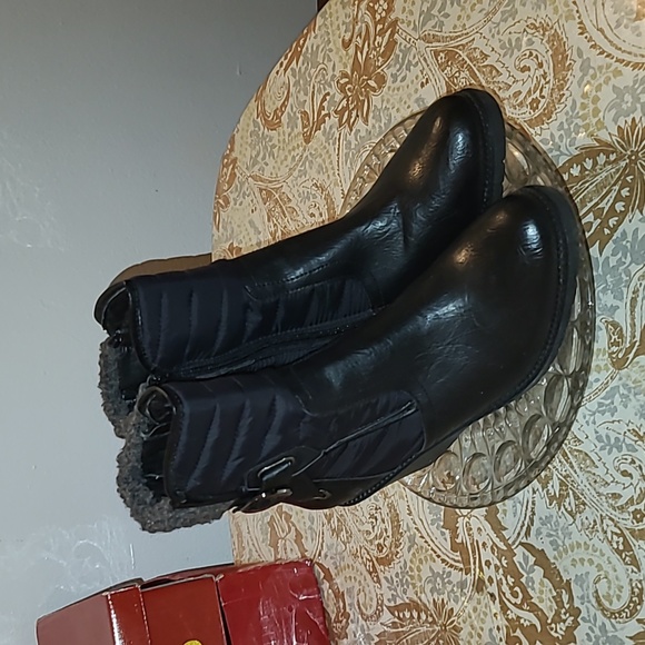 Boots - Picture 3 of 5